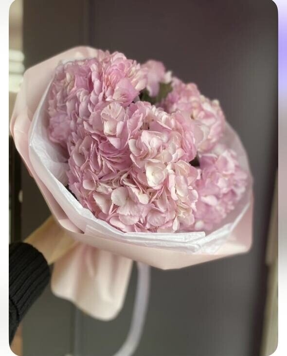 Моно букет из гортензий, артикул F1332552 - 3500 рублей, доставка по городу. Flawery - доставка цветов