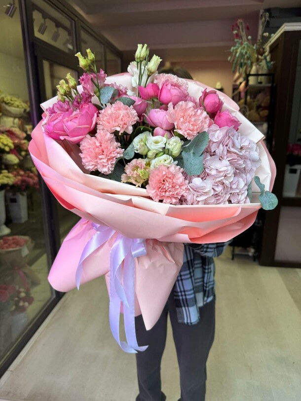 Сборный букет «нежное сердце», артикул F1333594 - 4950 рублей, доставка по городу. Flawery - доставка цветов