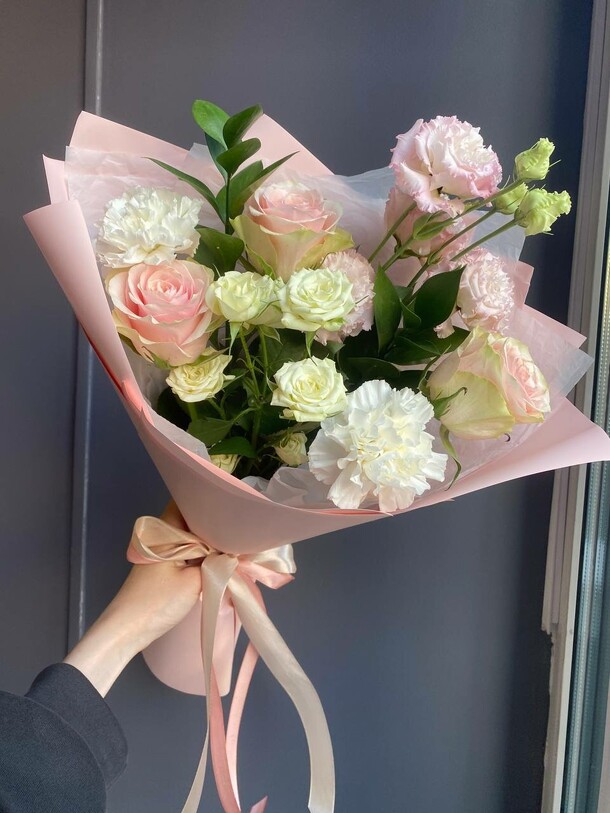 Сборный букет «ванильный коктейль», артикул F1334611 - 2500 рублей, доставка по городу. Flawery - доставка цветов