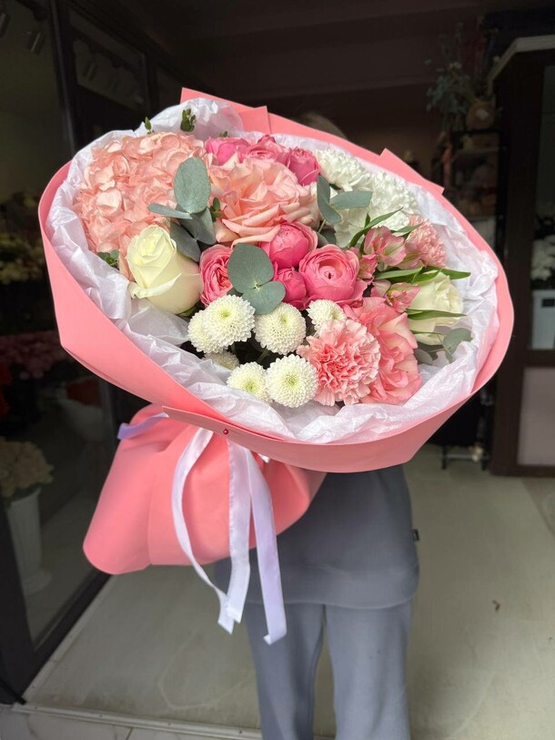 Сборный букет «буря чувств», артикул F1335902 - 4890 рублей, доставка по городу. Flawery - доставка цветов