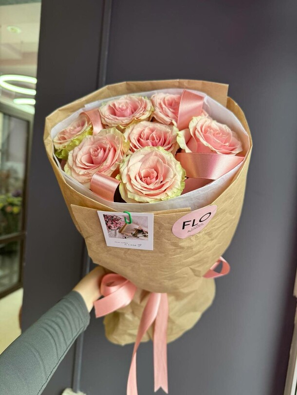 Букет из одноголовых роз, артикул F1345075 - 2499 рублей, доставка по городу. Flawery - доставка цветов