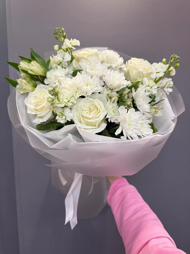 Букет «белый—снежный», артикул F1350048 - 4190 рублей, доставка по городу. Flawery - доставка цветов