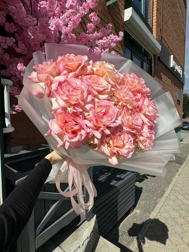 Моно букет из французских роз, артикул F1350843 - 4300 рублей, доставка по городу. Flawery - доставка цветов