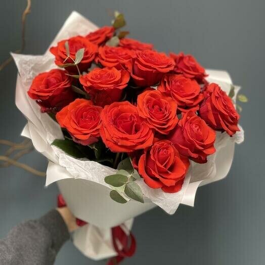 Букет из 15 красных роз, артикул F1181284 - 6690 рублей, доставка по городу. Flawery - доставка цветов