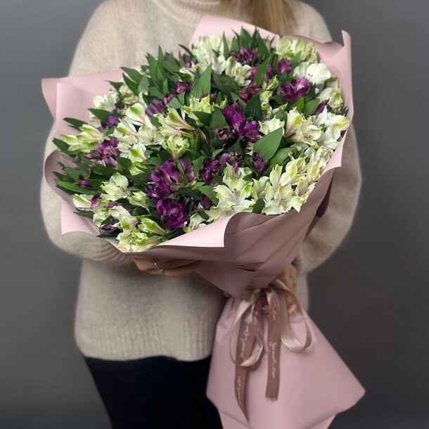 Альстромерия  51 шт, артикул F1252180 - 14990 рублей, доставка по городу. Flawery - доставка цветов