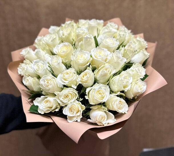 Белоснежные розы, артикул F1260076 - 7390 рублей, доставка по городу. Flawery - доставка цветов