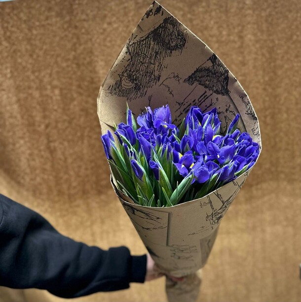 Небесные ирисы, артикул F1260087 - 7990 рублей, доставка по городу. Flawery - доставка цветов