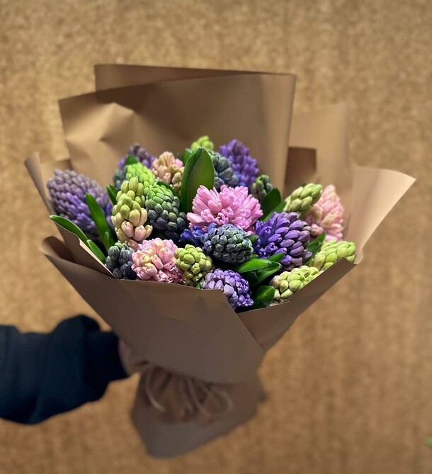 Радужные гиацинты, артикул F1260090 - 6390 рублей, доставка по городу. Flawery - доставка цветов