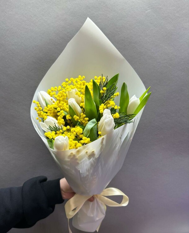 Весенний поцелуй, артикул F1260460 - 4100 рублей, доставка по городу. Flawery - доставка цветов