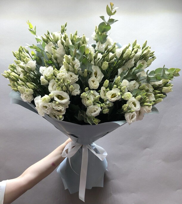 Прекрасные лизиантусы, артикул F1308026 - 14890 рублей, доставка по городу. Flawery - доставка цветов