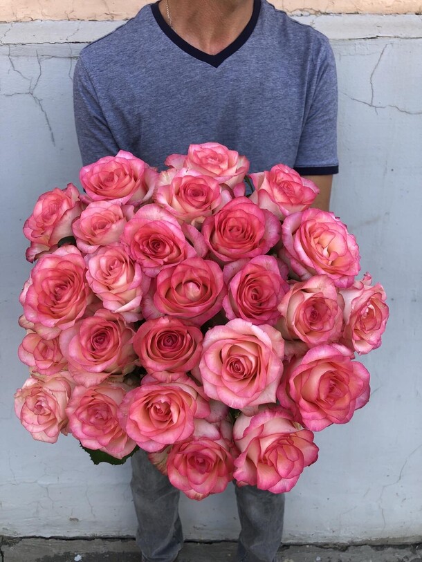 Букет из 25 роз, артикул F1222709 - 6900 рублей, доставка по городу. Flawery - доставка цветов