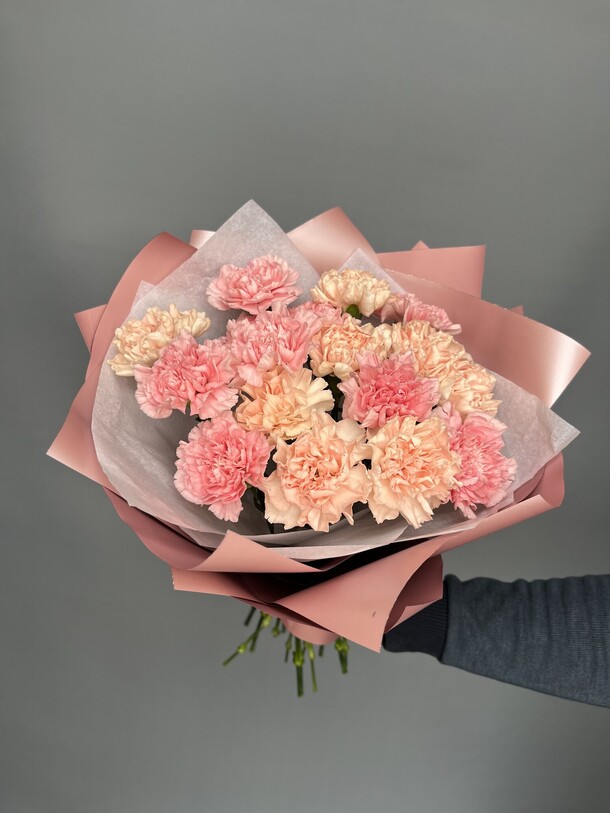 Букет из 19 сортовых гвоздик, артикул F1222827 - 4290 рублей, доставка по городу. Flawery - доставка цветов