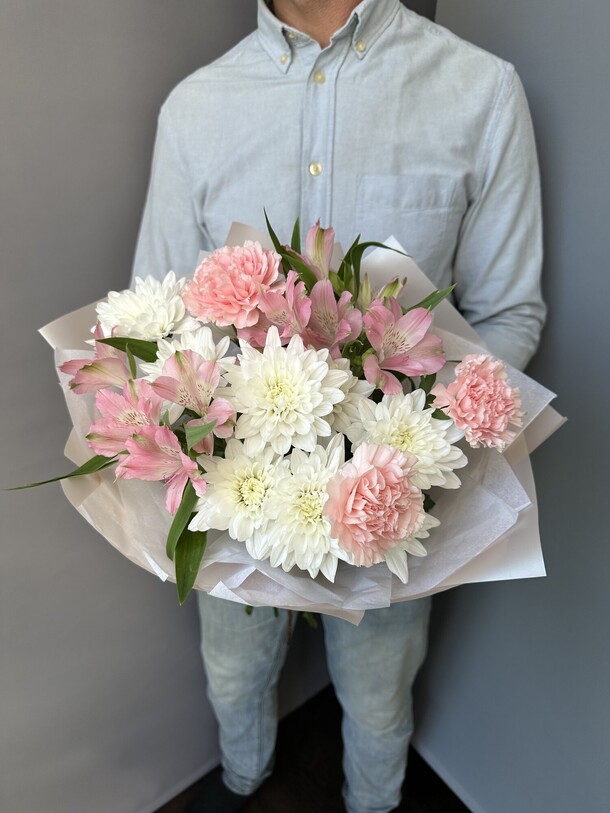 Нежный стойкий букет, артикул F1306529 - 3000 рублей, доставка по городу. Flawery - доставка цветов