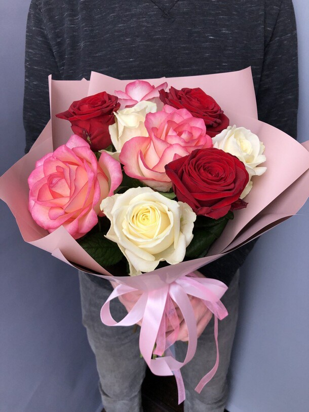Букет из разноцветных роз, артикул F1331150 - 3630 рублей, доставка по городу. Flawery - доставка цветов
