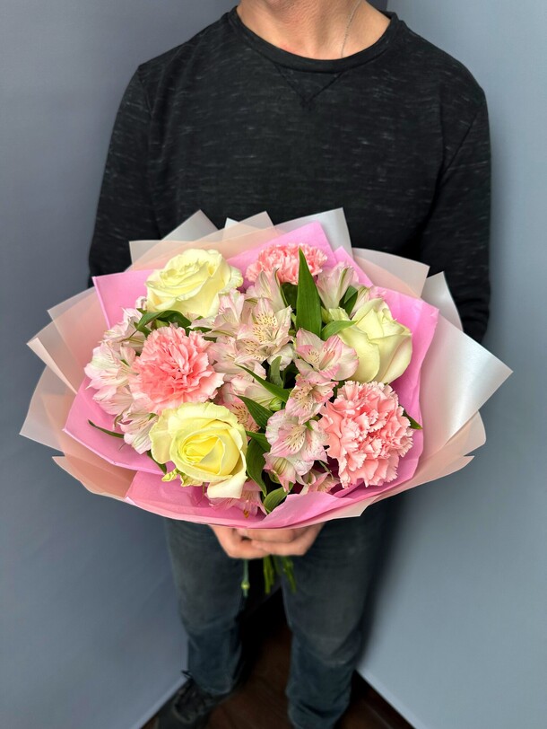 Нежный стойкий букет, артикул F1340444 - 3278 рублей, доставка по городу. Flawery - доставка цветов