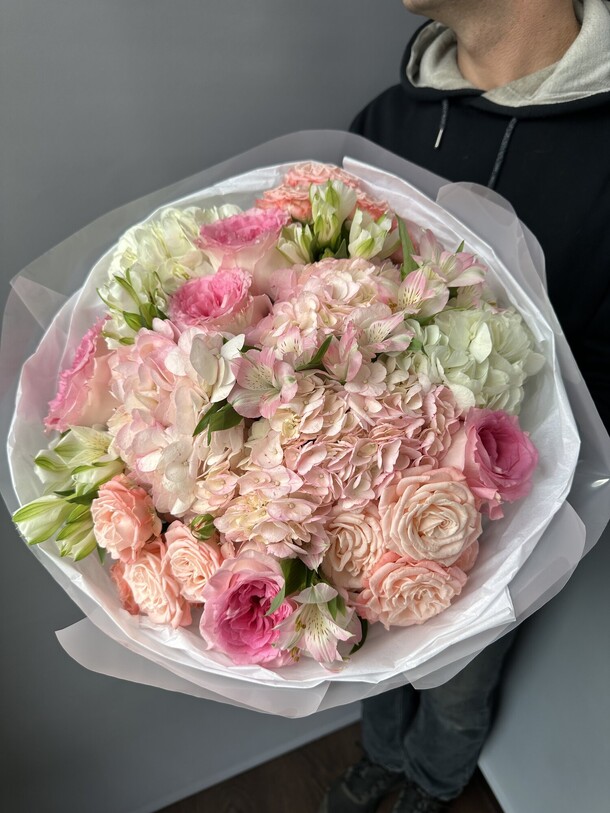 Шикарный воздушный букет, артикул F1341204 - 9020 рублей, доставка по городу. Flawery - доставка цветов