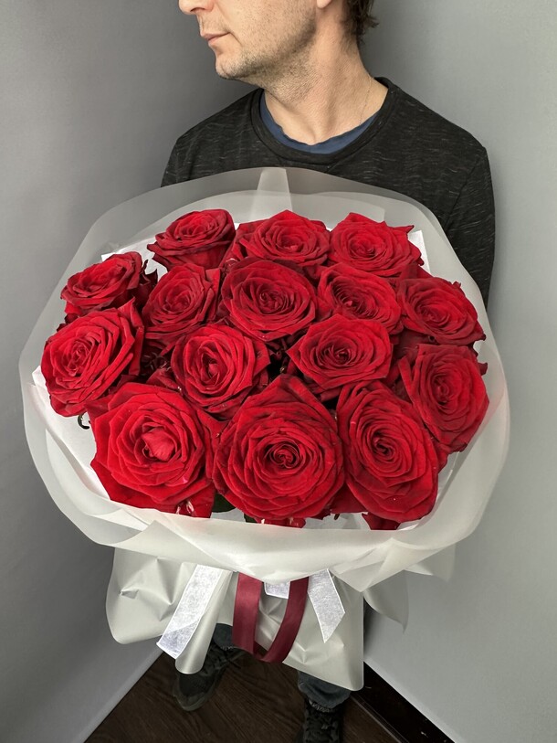 Букет из 15 красных роз, артикул F1372457 - 4850 рублей, доставка по городу. Flawery - доставка цветов