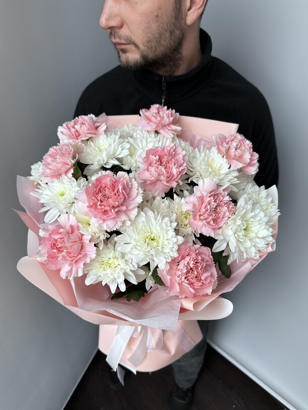 Букет «стойкое совершенство», артикул F1491879 - 3707 рублей, доставка по городу. Flawery - доставка цветов