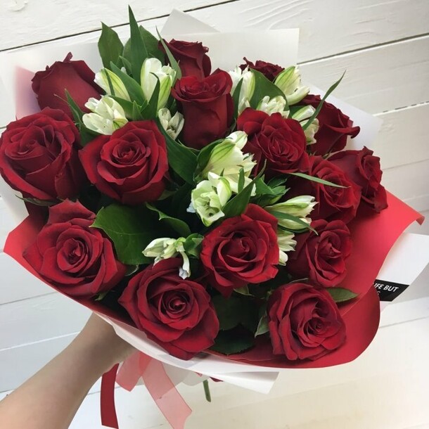 Букет  "я люблю тебя", артикул F1071872 - 8125 рублей, доставка по городу. Flawery - доставка цветов