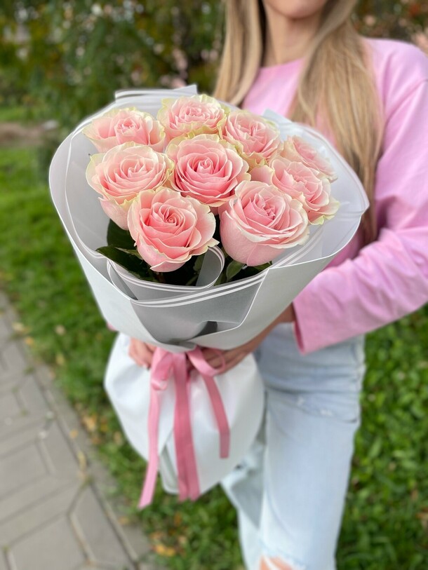 Букет "9 роз в оформлении", артикул F1512853 - 3320 рублей, доставка по городу. Flawery - доставка цветов