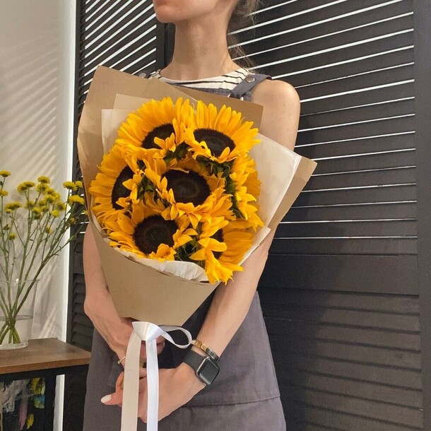 Подсолнухи 🌻 7 шт d014, артикул F1183563 - 4980 рублей, доставка по городу. Flawery - доставка цветов