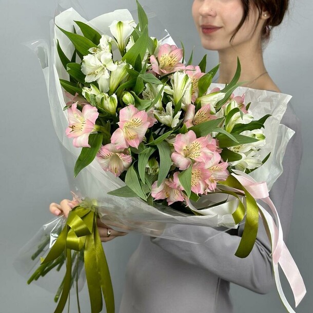 Букет альстромерий ,,нежность,, 11 шт, артикул F1334115 - 3875 рублей, доставка по городу. Flawery - доставка цветов