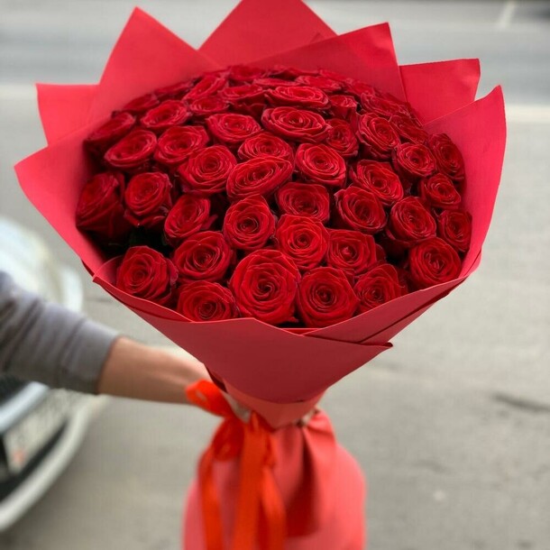 Букет из 51 роз, артикул F1140113 - 18511 рублей, доставка по городу. Flawery - доставка цветов