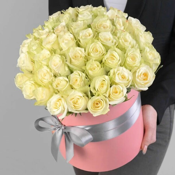 29 роз в коробке, артикул F1147366 - 13640 рублей, доставка по городу. Flawery - доставка цветов