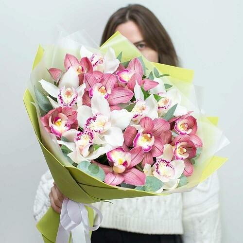 Букет из 21 орхидеи, артикул F1148109 - 24815 рублей, доставка по городу. Flawery - доставка цветов