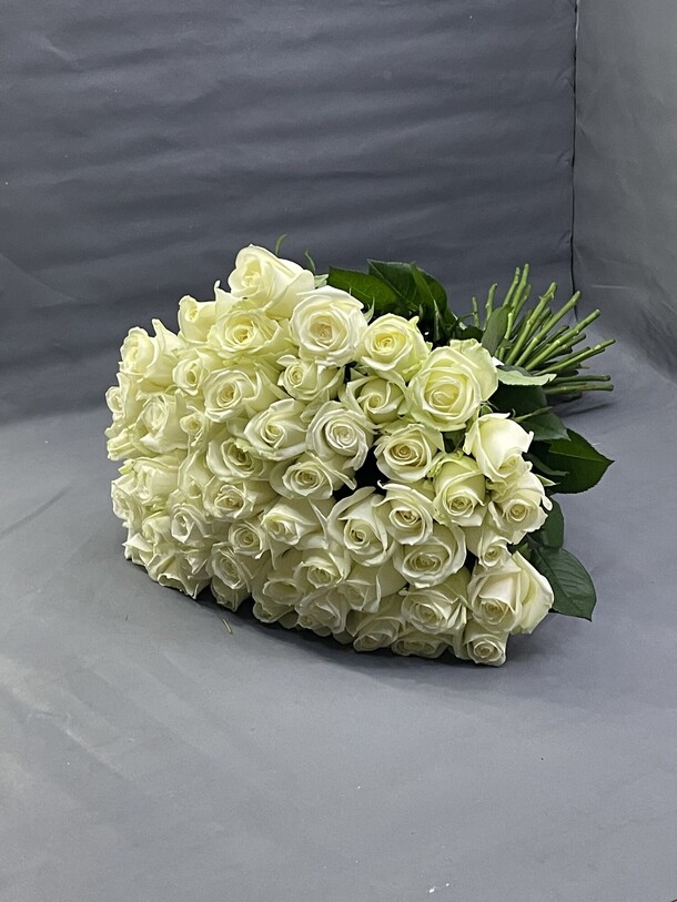 Букет из 51 роз, артикул F1150256 - 19485 рублей, доставка по городу. Flawery - доставка цветов