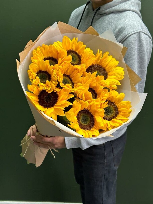 Солнечный букет, артикул F1223557 - 20679 рублей, доставка по городу. Flawery - доставка цветов