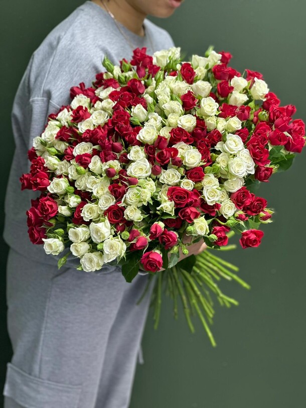 Кустовая роза микс, артикул F1223969 - 63875 рублей, доставка по городу. Flawery - доставка цветов