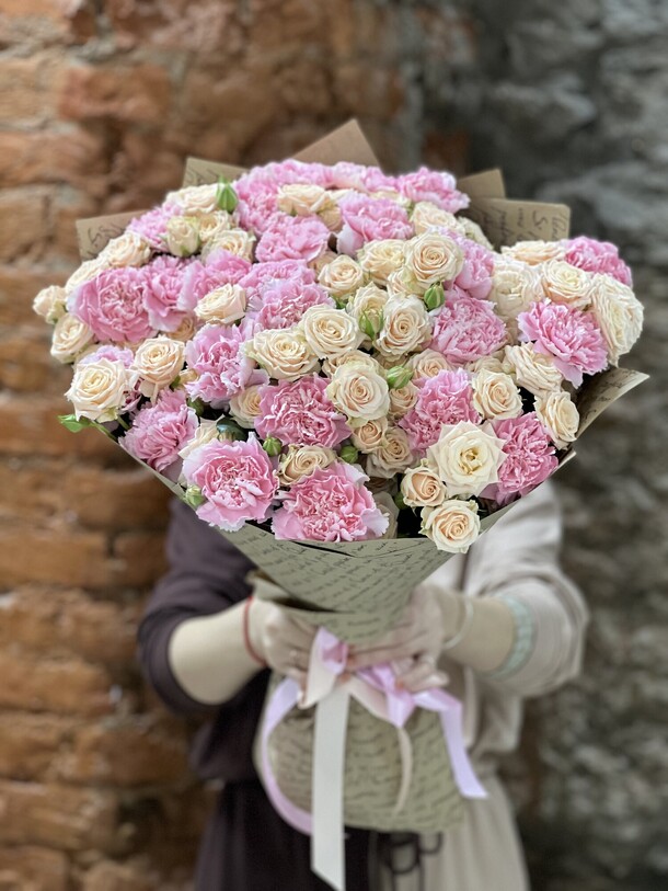 Нежный букет, артикул F1360220 - 32795 рублей, доставка по городу. Flawery - доставка цветов