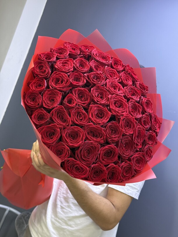 Букет из 51 роз, артикул F1431587 - 21437 рублей, доставка по городу. Flawery - доставка цветов