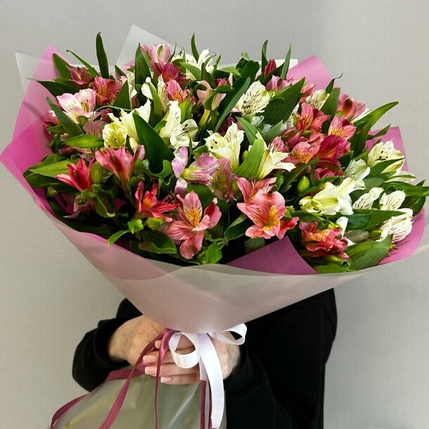 Букет из 25 альстромерий, артикул F1183401 - 8415 рублей, доставка по городу. Flawery - доставка цветов