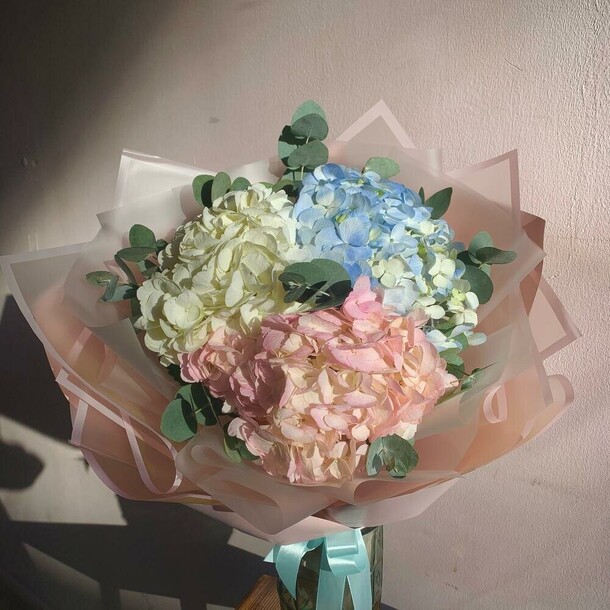 Букет гортензий, артикул F1192086 - 3795 рублей, доставка по городу. Flawery - доставка цветов