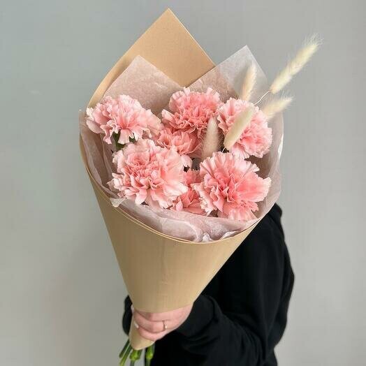 Букет из диантусов в оформлении, артикул F1236798 - 2079 рублей, доставка по городу. Flawery - доставка цветов