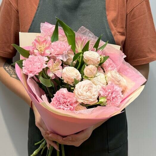 Букет диантусы, альстромерия, кустовая роза, артикул F1236803 - 3575 рублей, доставка по городу. Flawery - доставка цветов