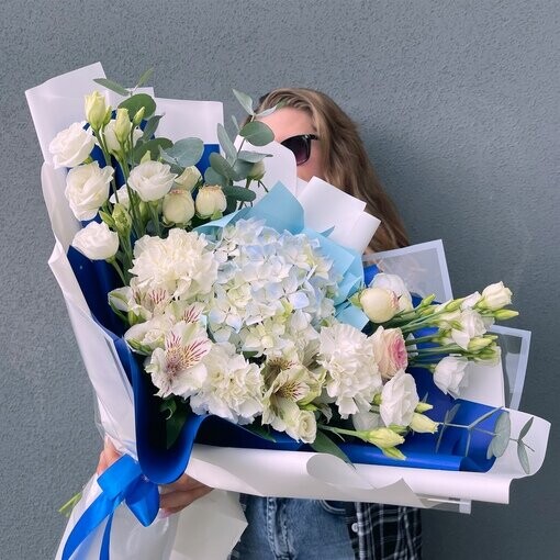 Авторский букет с гортензией, артикул F1283985 - 6930 рублей, доставка по городу. Flawery - доставка цветов