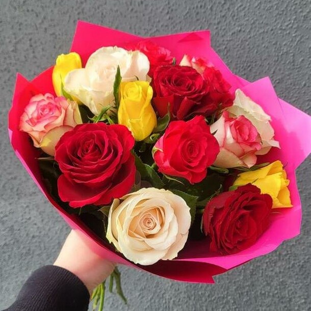 Яркий микс из роз, артикул F1285022 - 3069 рублей, доставка по городу. Flawery - доставка цветов
