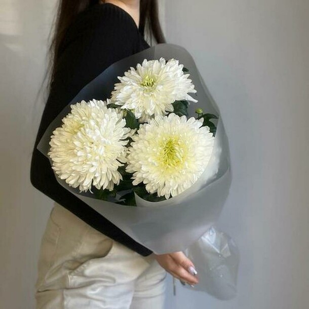 Букет из белых хризантем, артикул F1332702 - 2475 рублей, доставка по городу. Flawery - доставка цветов