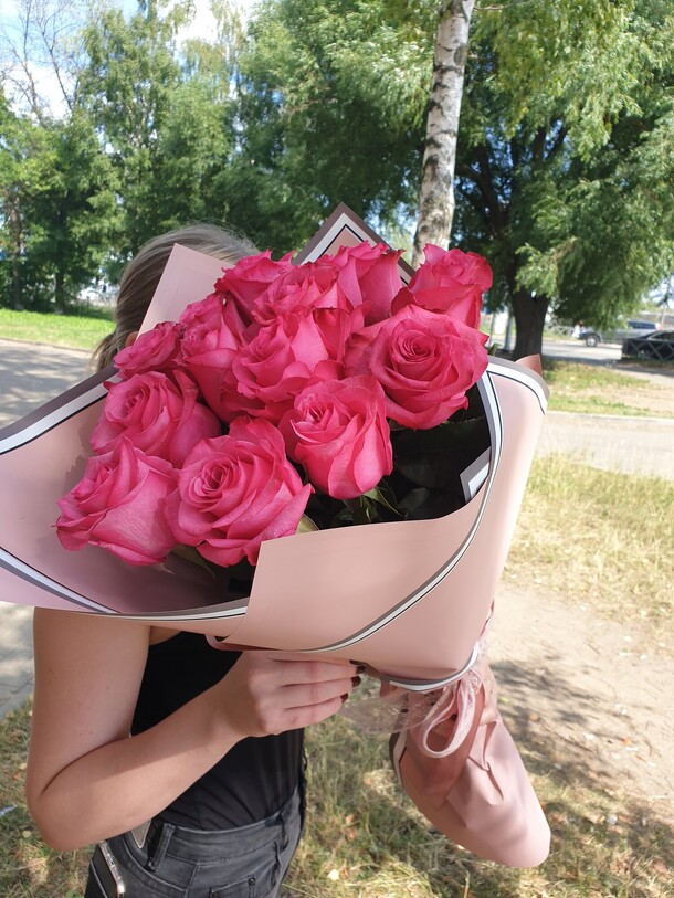 Букет из 15 роз, артикул F1141924 - 6975 рублей, доставка по городу. Flawery - доставка цветов