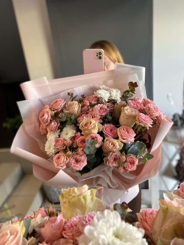 Бесподобный букет из роз, артикул F1407356 - 7440 рублей, доставка по городу. Flawery - доставка цветов