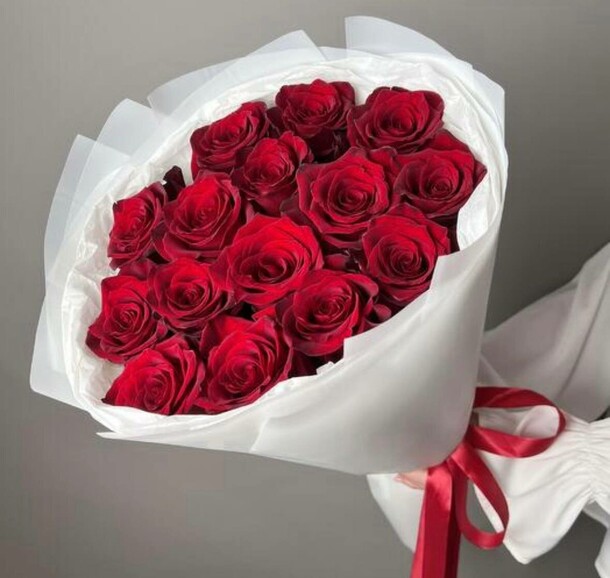 Шикарный букет из красных роз, артикул F1466901 - 6750 рублей, доставка по городу. Flawery - доставка цветов