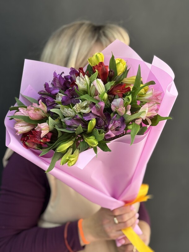 Радужный, артикул F1387584 - 3990 рублей, доставка по городу. Flawery - доставка цветов