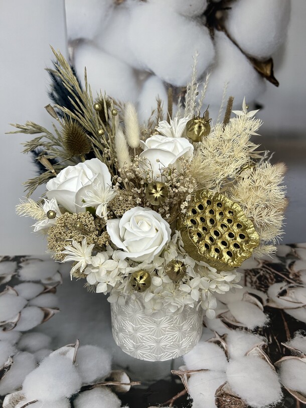 Сухоцветы в кашпо для интерьера, артикул F1372047 - 3800 рублей, доставка по городу. Flawery - доставка цветов