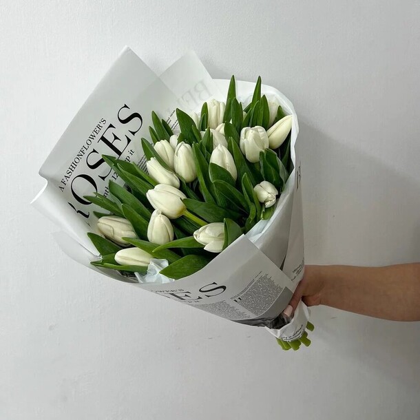 Букет из 19 белых тюльпанов, артикул F1185678 - 7390 рублей, доставка по городу. Flawery - доставка цветов