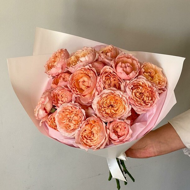 Букет из 7 пионовидных роз, артикул F1185698 - 6890 рублей, доставка по городу. Flawery - доставка цветов