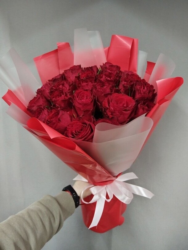 Букет из 25 красной розы, артикул F1186248 - 8590 рублей, доставка по городу. Flawery - доставка цветов
