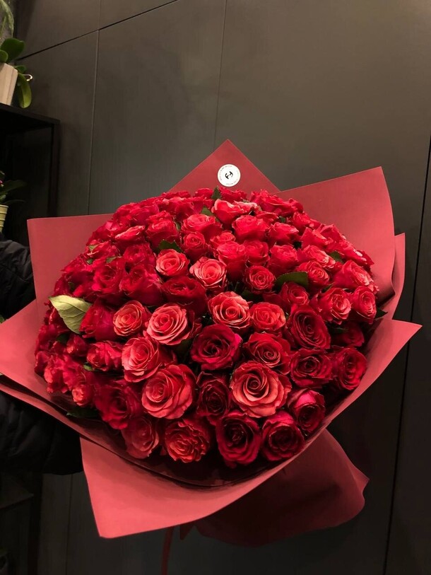 Букет из 101 красной розы, артикул F1186265 - 30590 рублей, доставка по городу. Flawery - доставка цветов